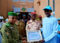 AGADEZ : Le Gouverneur décerne un témoignage de satisfaction au chef du sous-bureau UNICEF sortant pour services rendus