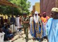 Le Gouverneur de la région de Maradi assiste à la cérémonie de lecture du Saint Coran au palais du sultan de Katsina