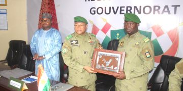 AGADEZ : Le Gouverneur rencontre la 2ème Promotion de l’École de Guerre de l’École Militaire Supérieure