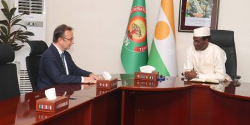 Le Premier ministre Lamine Zeine reçoit l’ambassadeur de Türkiye au Niger