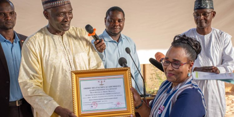 Niamey :  Mme Marie Yvette Jacqueline Sacadura de la BM, élevée au grade d’officier dans l’ordre des palmes académiques du Niger