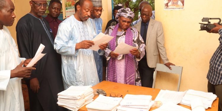 Niamey : La Ministre de l’Education Nationale s’enquiert du déroulement des opérations de correction des épreuves du BEPC